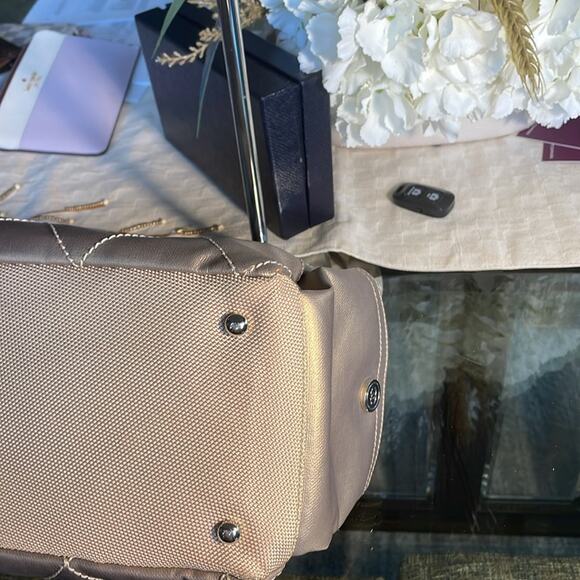 CHANEL Beige Quilted Shoulder Bag - Picture 4 of 7